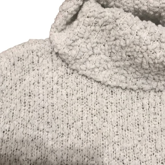 bobeau Sweaters - Bobeau Ivory Boucle knit Turtleneck sweater size Medium